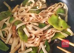 Illustration of how to make braised beans and noodles 12