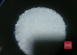 Illustration of how to make bacon clay pot rice 3