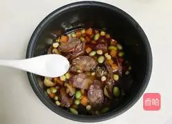 Illustration of how to make braised sausage and vegetables with rice 6