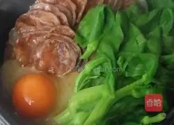 Illustration of how to make claypot rice 9