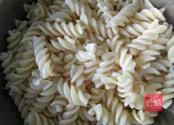 Illustration of how to make fried pasta 3