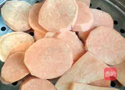 Illustration of how to make sweet potato, glutinous rice, red dates and raisin steamed buns 4