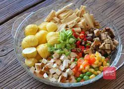 Illustration of how to make five-spice chestnut glutinous rice braised rice 1