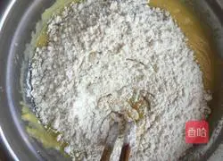 Illustration of how to make hot corn noodles and steamed cakes 7