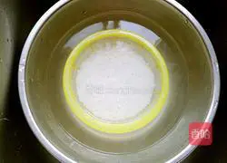 Illustration of how to make sausage clay pot rice 1