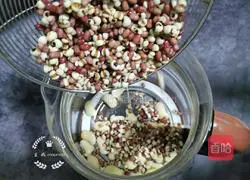 Red bean, barley and kidney bean soup (strengthening the spleen and benefiting the body) Wet) illustration 6