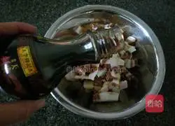 Illustration of how to make baked rice with peas and bacon 5