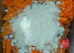 Illustration of how to make pumpkin hair cake 5