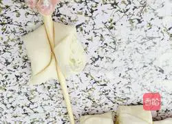 Illustration of how to make onion-flavored flower rolls 9