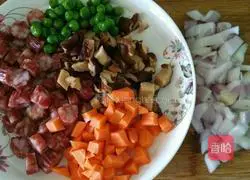 Illustration of making braised sausage and rice 2