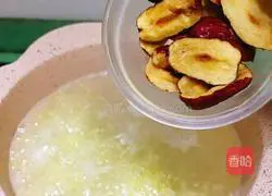 Illustration of how to make red date and pear porridge 5