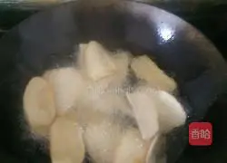 Illustration of how to make fried sweet potato and bean paste spring rolls 2