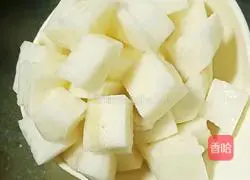 Illustration of how to make double rice lotus seed and pork ribs porridge (baby food supplement) 12