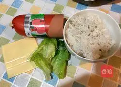 Illustration of how to make ham and cheese rice burger 1