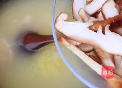 Illustration of how to make shrimp, mushroom and millet porridge 7