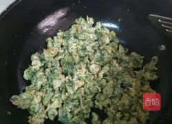 Illustration of how to make fennel and egg spring rolls 6