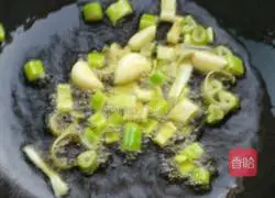 Illustration of how to make braised noodles with soy sauce meat 4