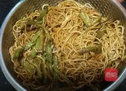 Illustration of how to make braised beans and noodles 13