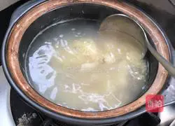 Illustration of how to make lotus seed lily millet porridge 7