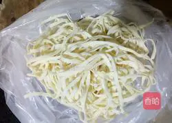 Illustration of how to make braised noodles with stuffed meat 2