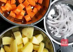 Illustration of how to make braised rice with mushrooms and chicken 3