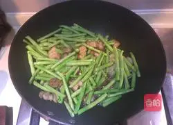 Illustration of how to make eggplant, beans, pork belly and braised rice 4