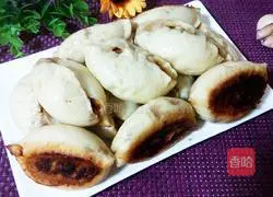 Illustration of how to make pork and zucchini pot stickers 22