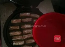 Illustration of how to make pork and shrimp pot stickers 14