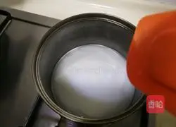 Illustration of how to make Lunjiao cake 6