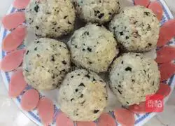 Illustration of how to make Japanese rice balls 3