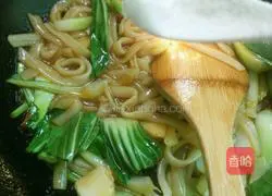 Illustration of how to make fried rice noodles with vegetables 8