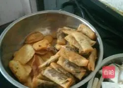 Fried sweet potato and bean paste spring rolls Practice illustration 5