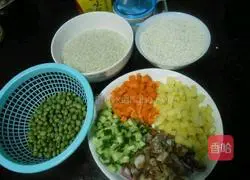 Illustration of how to make braised rice with sausage and potatoes 1