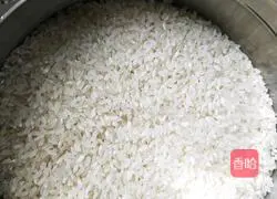 Illustration of how to cook sausage and rice 5