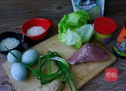 Illustration of how to make preserved egg, lettuce and lean meat porridge 1