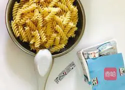 Illustration of how to make tomato and minced meat pasta 1