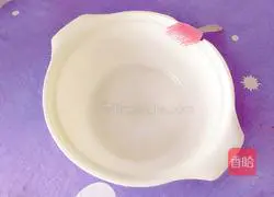 Illustration of how to make wolfberry and soybean cake 7