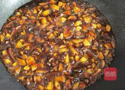 Illustration of how to make rice noodles with mushroom and soybean sauce 6