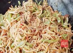 Illustration of how to make braised beans and rice 9