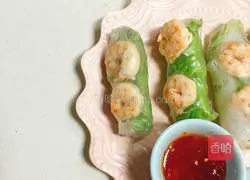Illustrations of how to make Vietnamese spring rolls 15