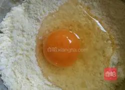 Illustration of how to make cornmeal coconut custard filling cake 4