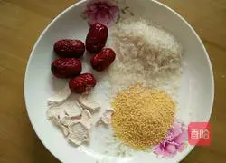 Illustration of how to make rice, yam and red date porridge 1