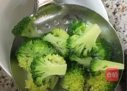 Illustration of how to make shrimp baked rice 4