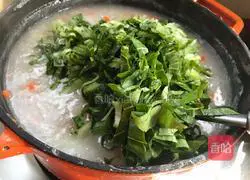 Illustration of how to make vegetable lean meat porridge 13