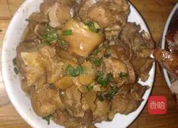 Illustration of how to bake pork knuckles in a rice cooker 3