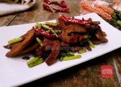 Illustration of how to make fried steamed buns with garlic sprouts 9