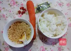 Illustration of how to make Santa Claus rice balls 1