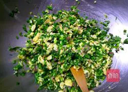 Illustration of how to make three fresh pot stickers 5