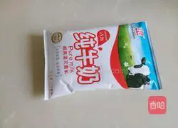 Illustration of how to make sesame and milk-flavored flower rolls 1