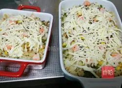 Illustration of how to make shrimp and cheese colorful baked rice 16